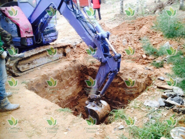 Копка котлована экскаватором